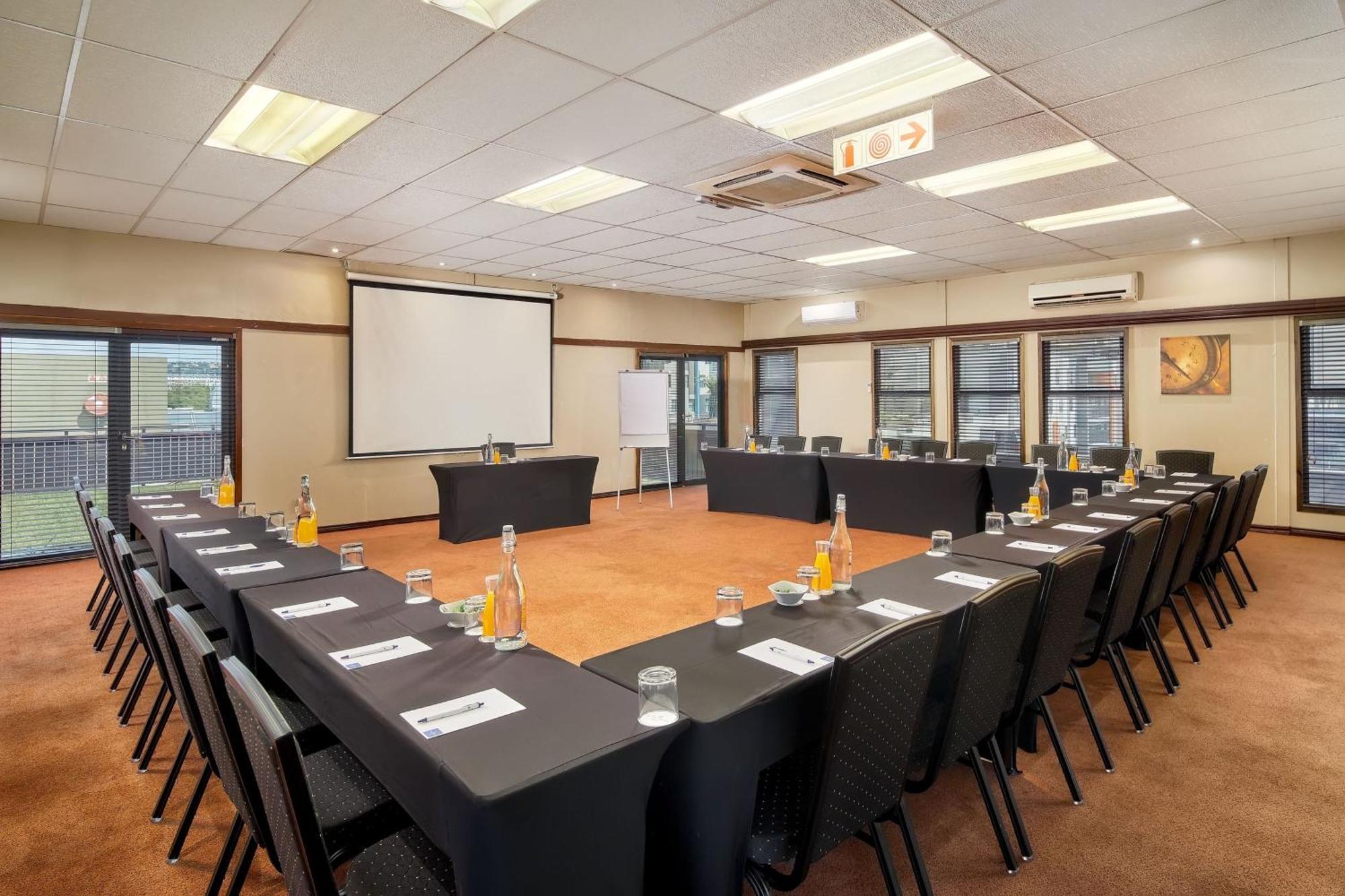 Protea Hotel By Marriott Pretoria Hatfield Exterior foto