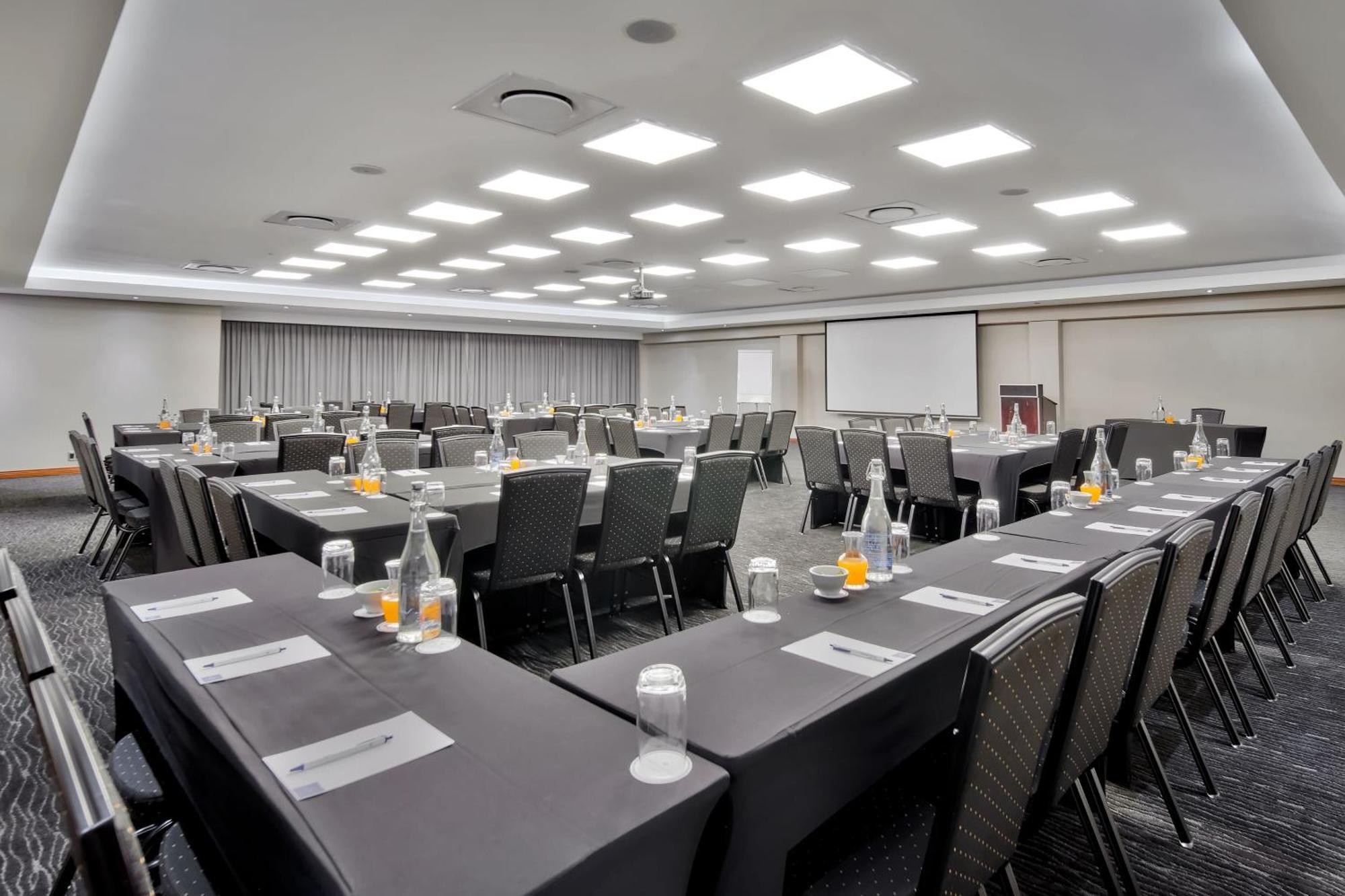 Protea Hotel By Marriott Pretoria Hatfield Exterior foto