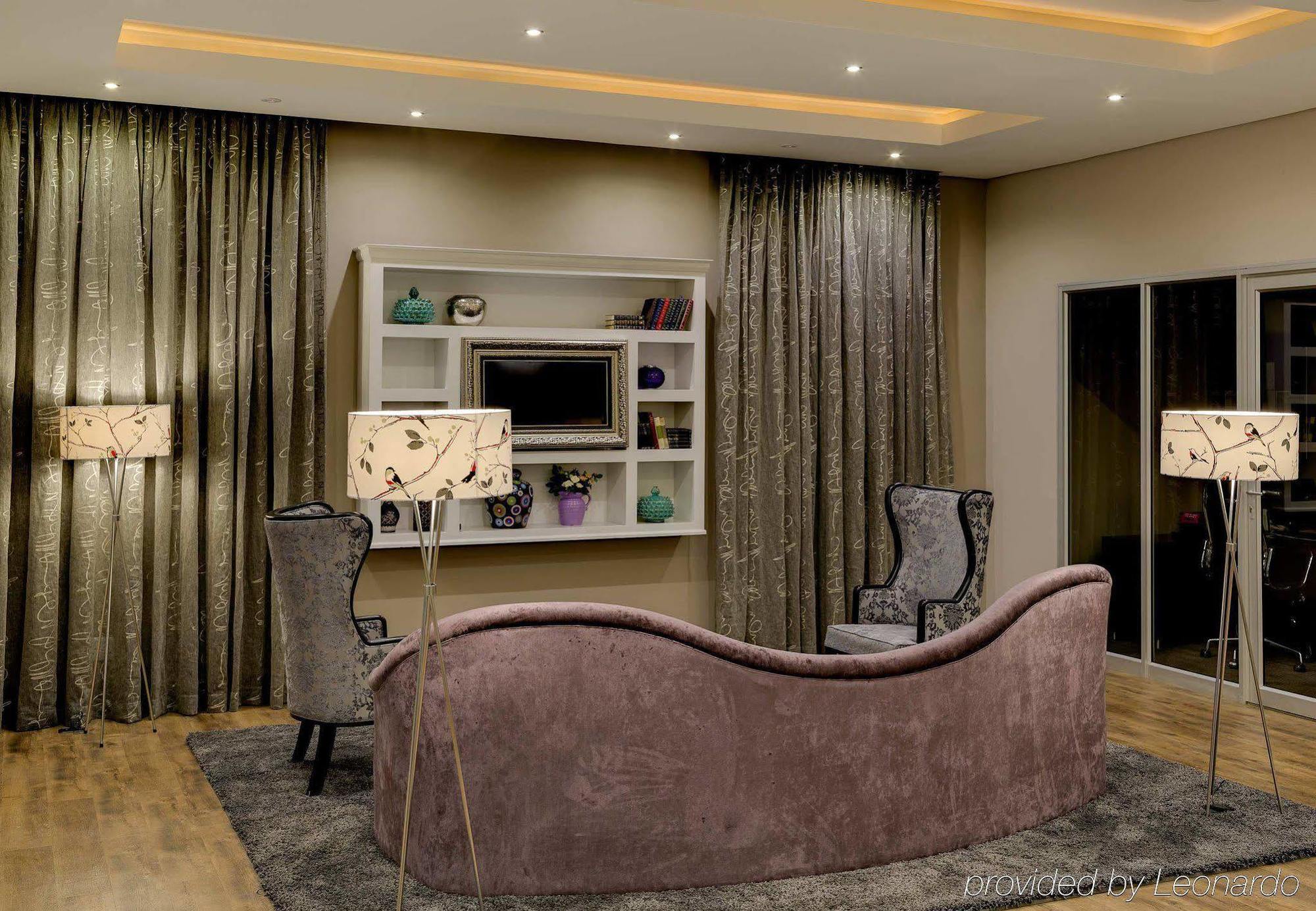 Protea Hotel By Marriott Pretoria Hatfield Exterior foto