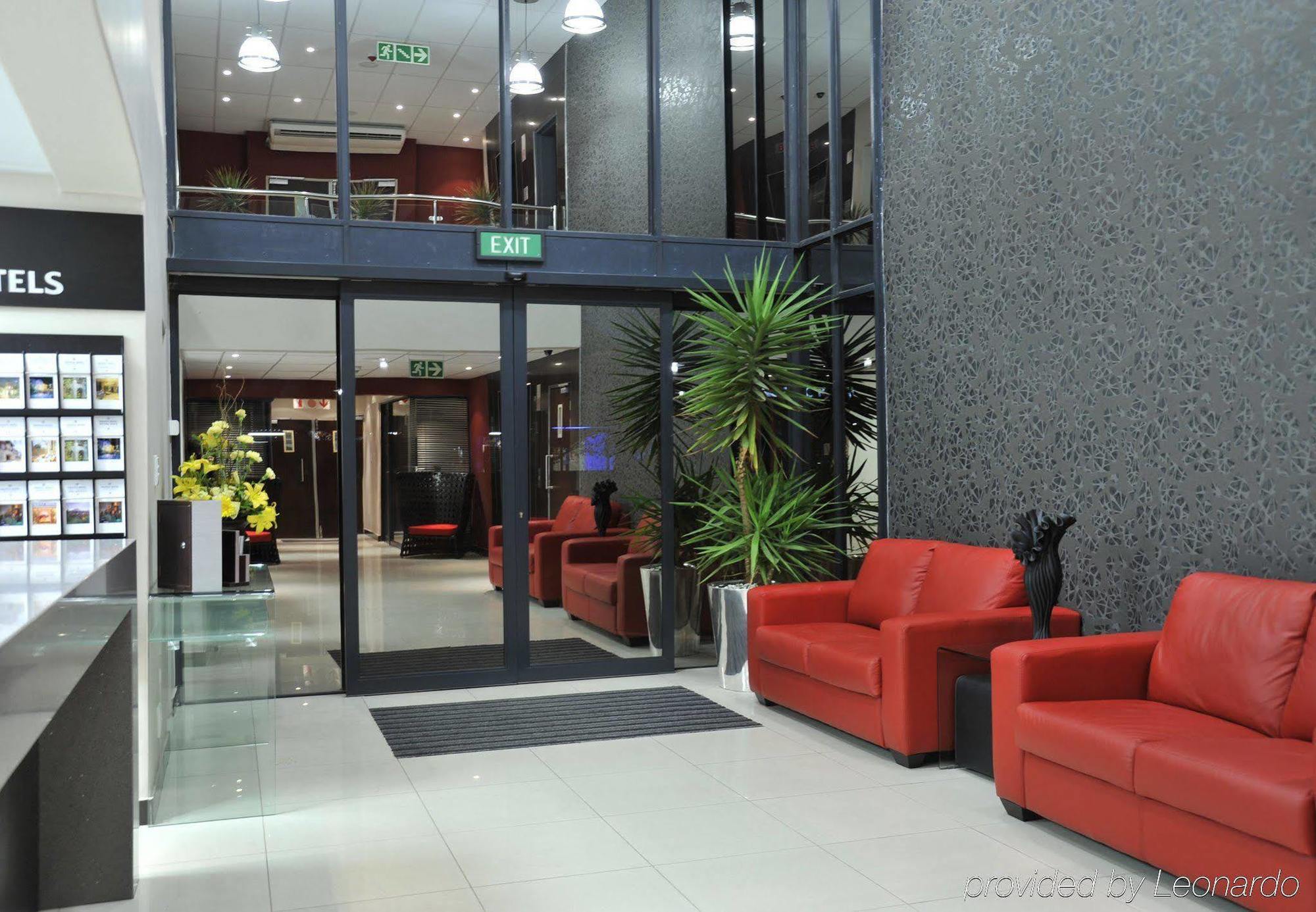 Protea Hotel By Marriott Pretoria Hatfield Exterior foto