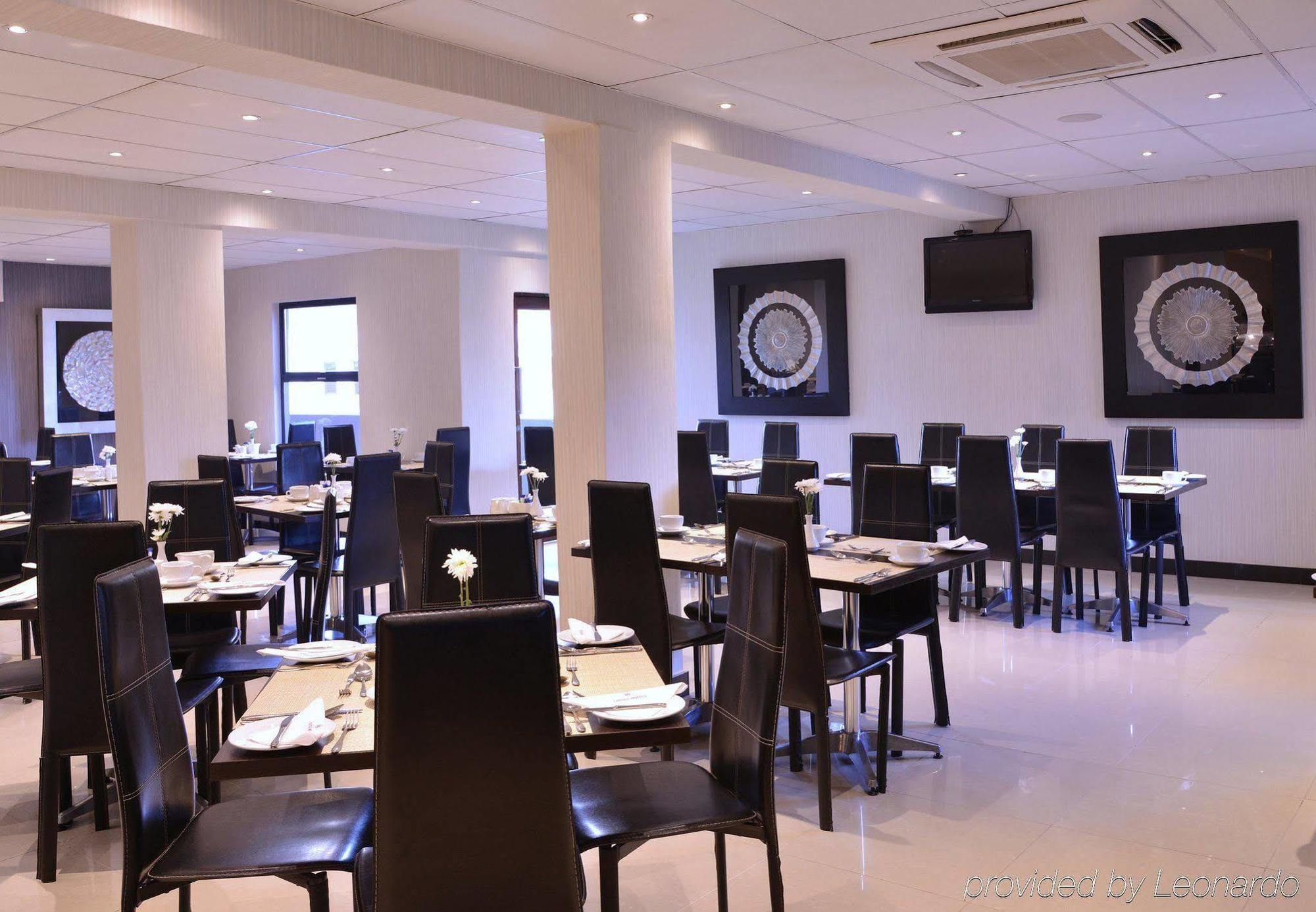Protea Hotel By Marriott Pretoria Hatfield Exterior foto