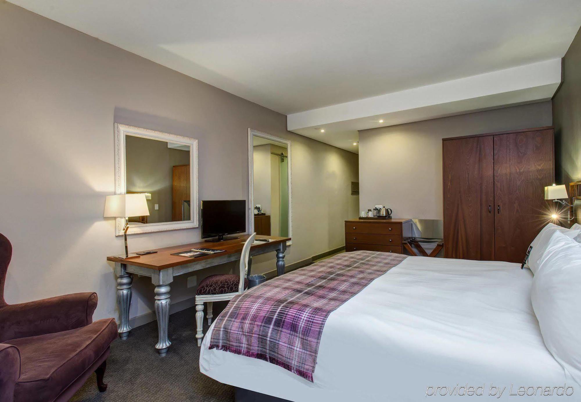 Protea Hotel By Marriott Pretoria Hatfield Exterior foto