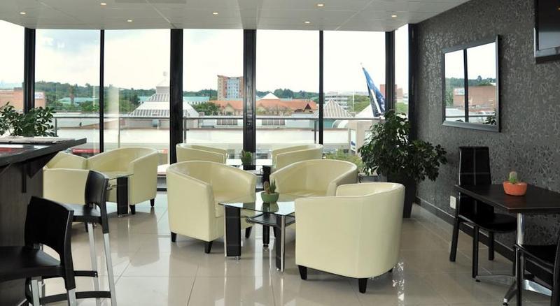 Protea Hotel By Marriott Pretoria Hatfield Exterior foto