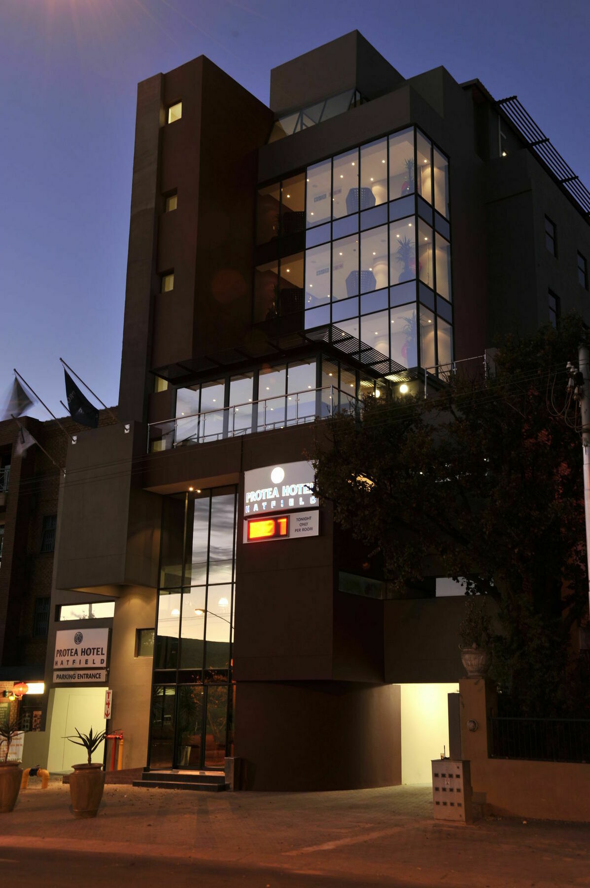 Protea Hotel By Marriott Pretoria Hatfield Exterior foto